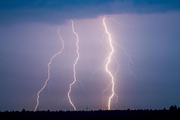 Wetterdienst warnt vor schweren Gewittern in Sachsen - 