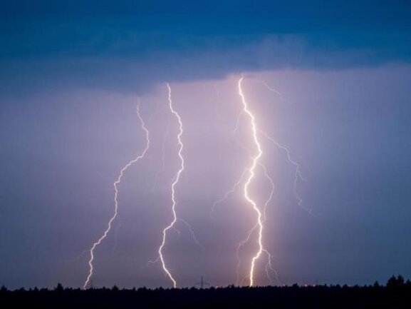 Wetterdienst warnt vor schweren Gewittern in Sachsen - 