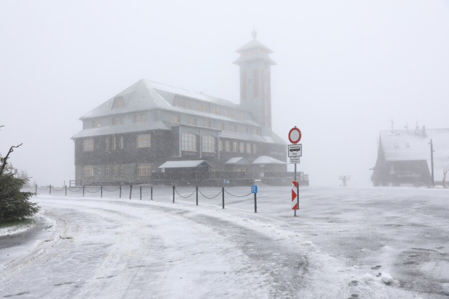Wetterexperte vom Fichtelberg mahnt: Warnungen ernst nehmen - Für die Höhenlagen des Erzgebirgskreises, so auch den 1215 Meter über NN gelegenen Fichtelberg, gilt von Mittwoch an eine Unwetterwarnung vor orkanartigen Böen.