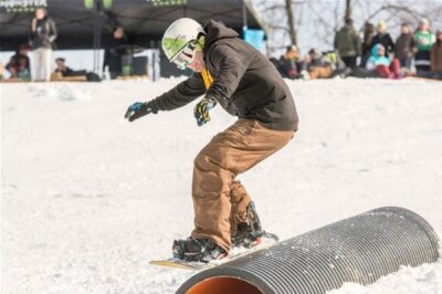 Wettkampf: Snowboarder geben sich am Freitag in Augustusburg die Ehre - 