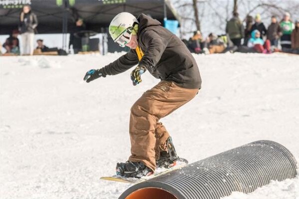 Wettkampf: Snowboarder geben sich am Freitag in Augustusburg die Ehre - 