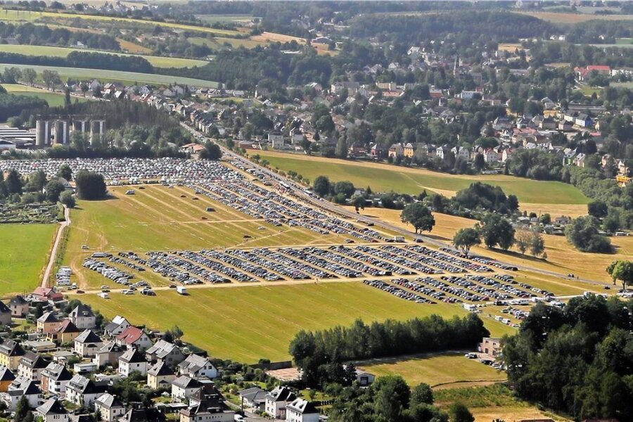 Wichtige Hürde für Oberlungwitzer Gewerbegebiet steht an - Wo beim Moto-GP sonst Hunderte Autos standen, soll in Oberlungwitz ein Gewerbegebiet entstehen. 