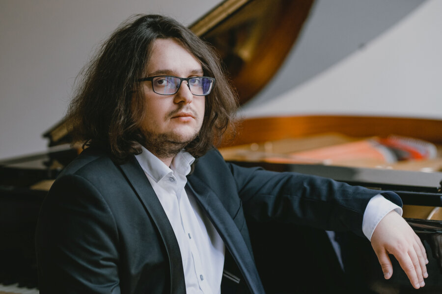 Wider Ägyptens Plagen: Bezaubernd leiser Rachmaninow im Vogtland - In der Ruhe liegt die Kraft: Pianist Jakub Kuszlik