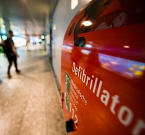 Wie Aue "herzsicher" werden will - Defibrillatoren soll es künftig an mehreren öffentlich zugänglichen Plätzen in Aue-Bad Schlema geben. 