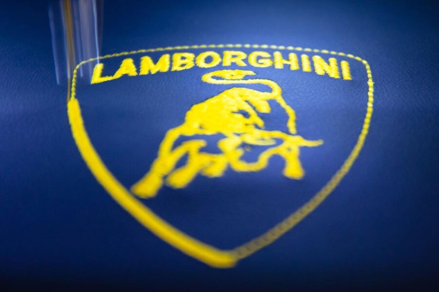Wie bei Lamborghini in Italien Sportwagen der Superlative entstehen und wie das VW-Werk in Zwickau davon profitiert - Der Kampfstier ist das Markenzeichen von Lamborghini.