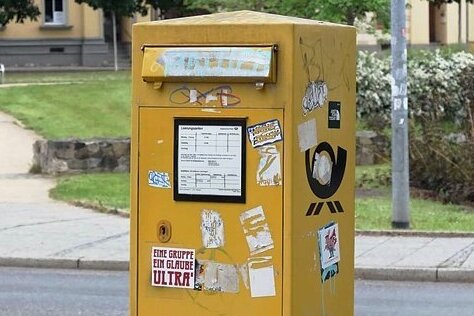 Wie der Briefkasten nach Zwickau kam - Aufmerksame Betrachter finden manchmal im Stadtgebiet besonders schöne Exemplare. 