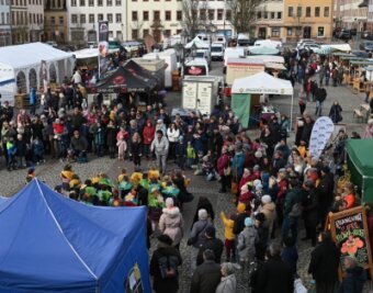 Wie der Lenz in Rochlitz einkehrt - Hunderte Besucher waren auf dem Rochlitzer Regionalmarkt am Samstag unterwegs.