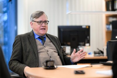 Wie der Verfassungsschutz die AfD in Sachsen ausspäht - LfV-Präsident Dirk-Martin Christian bei einem Interview mit der Deutschen Presse-Agentur in seinem Büro in Dresden.