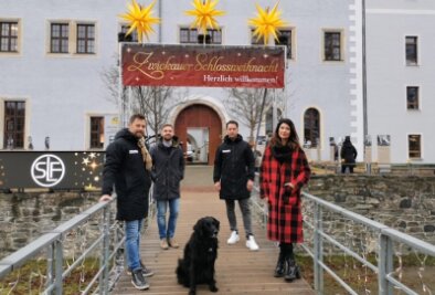 Wie der Weihnachtsmarkt wieder zu den Menschen kommt - Verabschieden sich erneut von der Schlossweihnacht: Matthias Krauß, Simon Schniebel, Eric Seifert und Sindy Arlt von Krauß-Event. 