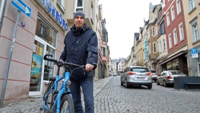 Wie die Stadt fahrradfreundlicher werden könnte - Die Einbahnstraßenregelung in der Weinkellerstraße gilt auch für Radfahrer Lars Wendrock würde das gern ändern.