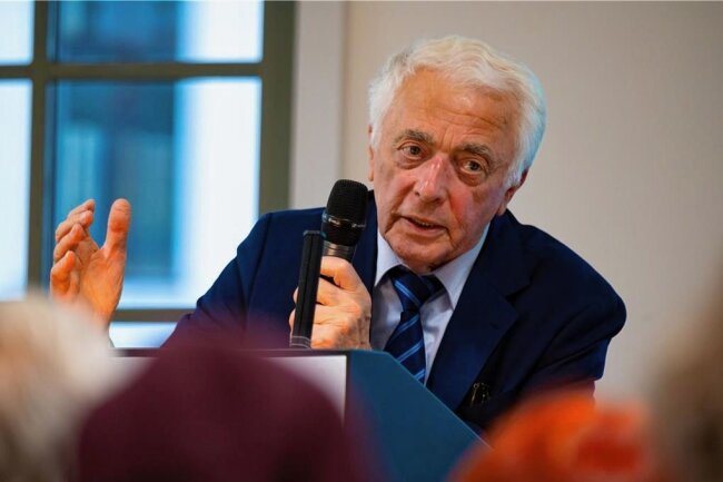 Wie ein Jude in der Ukraine den Holocaust erlebte - "Ein schmerzhaftes Thema": Boris Sabarko über Verehrung nationalistischer Nazi-Kollaborateure in der Ukraine. 