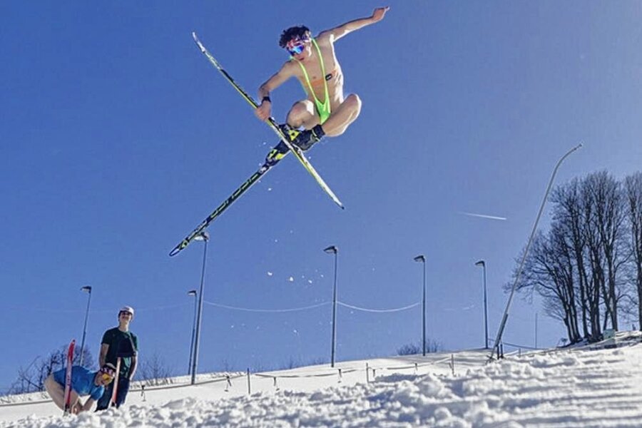 Wie ein Skilangläufer aus dem Erzgebirge im "Mankini" zum Medienstar wird - Waghalsig offen in der Frühlingssonne: Ruben Kretzschmar ist einer, der auf ungewöhnliche, aber spektakuläre Art sich und seinen Skilanglaufsport in Szene setzt.