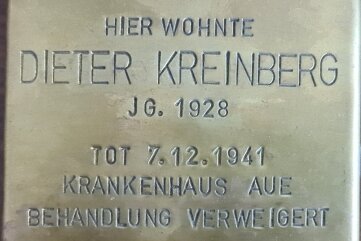 Wie ein Stolperstein im Rathaus-Schrank landete - Der Stolperstein für Dieter Kreinberg wurde angefertigt, aber nie verlegt. Die Geschichte, die er erzählt, konnte nicht erhärtet werden. 