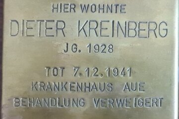 Wie ein Stolperstein im Rathaus-Schrank landete - Der Stolperstein für Dieter Kreinberg wurde angefertigt, aber nie verlegt. Die Geschichte, die er erzählt, konnte nicht erhärtet werden. 