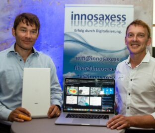 Wie ein vogtländisches Start-up in die Erfolgsspur surfte - Matthias Stock und Thomas Schulz (von links) bauen erfolgreich W-Lan-Netzwerke für Kommunen. 