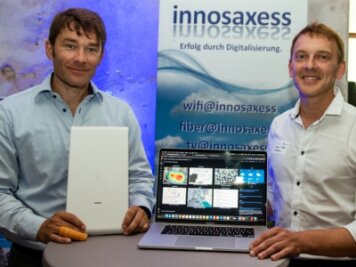 Wie ein Vogtland-Start-up in die Erfolgsspur surfte - Matthias Stock und Thomas Schulz (von links) bauen erfolgreich W-Lan-Netzwerke für Kommunen. 
