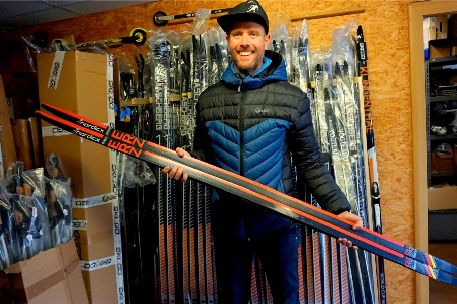 Wie eine vogtländische Ski-Manufaktur den internationalen Markt erobern will - Nordicx-Firmenchef Tim Tröschel freut sich: Der für Hobby- und Rennlauf entwickelte Erz-Ski (Foto) aus der kleinen Klingenthaler Firma wurde von einer Fachzeitschrift ausgezeichnet.
