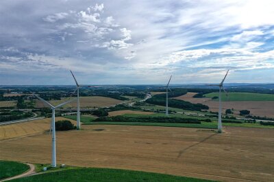 Wie es in Chemnitz mit dem Windkraft-Ausbau weitergeht - Auf dem Galgenberg in Rabenstein stehen insgesamt sieben Windräder. Zwei weitere sollen dazukommen.