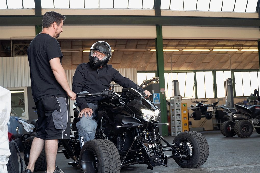 Wie fährt sich ein Quad mit 200 PS?