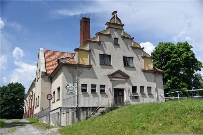Wie geht es mit der Turnhalle an der Alten Reichenbacher Straße in Oelsnitz weiter? - Die mehr als 120 Jahre alte Turnhalle an der Reichenbacher Straße in Oelsnitz.