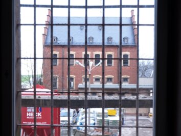 Wie geht es weiter mit Hoheneck? - Blick aus einem der künftigen Ausstellungsräume in den Innenhof und den Ostflügel. 