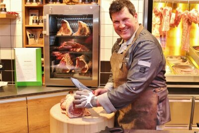 Wie gelingt das beste Steak? Grillmeister aus Eppendorf gibt Tipps - Fleischermeister Mike Baumann aus Eppendorf ist zertifizierter Grillmeister.