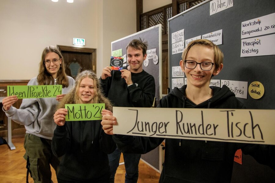 Wie Jugendlichen in Annaberg eine Stimme gegeben wird - Zum jungen runden Tisch gehören auch Selina (15), Nelly (13), Jonny (18) und Frederik Langer (12). Sie haben sich mit anderen Heranwachsenden ausgetauscht, welche Projekte sie in diesem Jahr angehen wollen.
