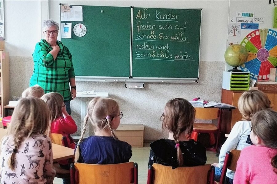 Wie Kinder an der Grundschule Clausnitz voneinander lernen - Die Klassen eins und zwei unterrichtet hier Petra Weise. 