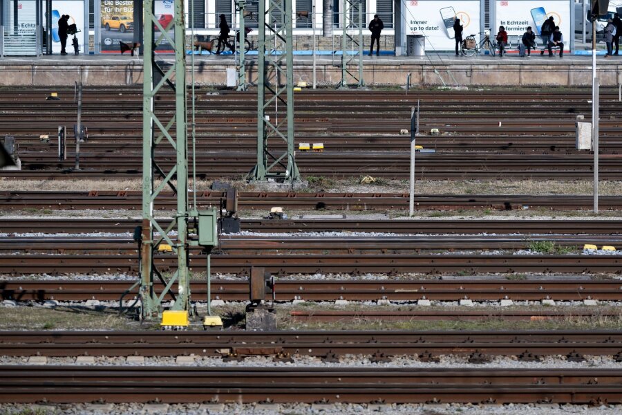 Wie lässt sich Deutschlands Infrastruktur finanzieren? - Das Schienennetz in Deutschland ist stark sanierungsbedürftig.