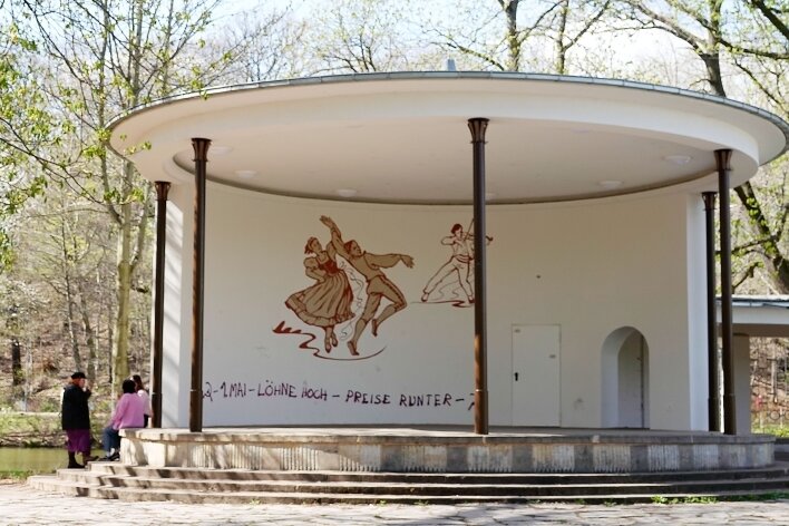 Wie lässt sich die Schloßteichinsel vor Vandalismus bewahren? - Immer wieder Ziel von Vandalismus: Der Schloßteich-Pavillon. 