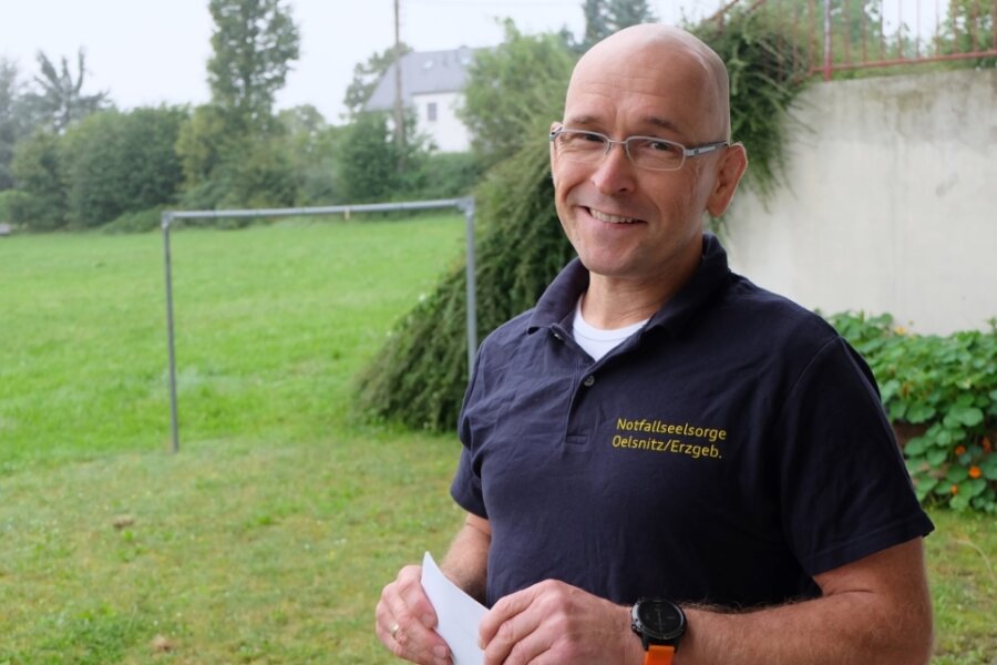 Wie Notfallseelsorger Betroffenen helfen - Der gelernte Krankenpfleger Stephan Schmidt arbeitet als Notfallsanitäter bei der Johanniter-Rettungswache Lugau. Ehrenamtlich ist er in der Notfallseelsorge Oelsnitz aktiv.