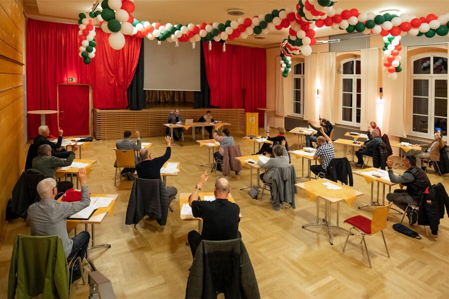 Wie Oberlungwitz um neue Stadträte wirbt - Stadtratssitzungen finden in Oberlungwitz im Vereinshaus „Zur Post“ statt, manchmal sogar unter Luftballons des Karnevalsvereins.