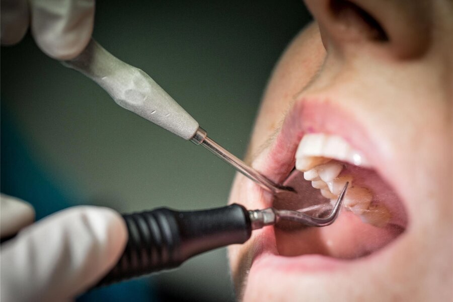 Wie Sachsens Ärzte bei den Öffnungszeiten abschneiden - Einen Termin beim Zahnarzt zu bekommen, ist vergleichsweise einfach: Es gibt nicht nur viele von ihnen, ihre Praxen haben auch mit am längsten auf.