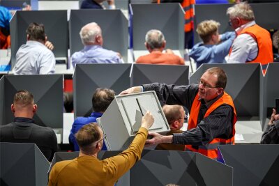 Wie Sachsens AfD ihre Kandidatenliste für die Landtagswahl aufstellte - Sachsens AfD hat zusammengerechnet weniger als 24 Stunden an drei Tagen für die Aufstellung ihrer 75 Kandidaten umfassenden Liste gebraucht.