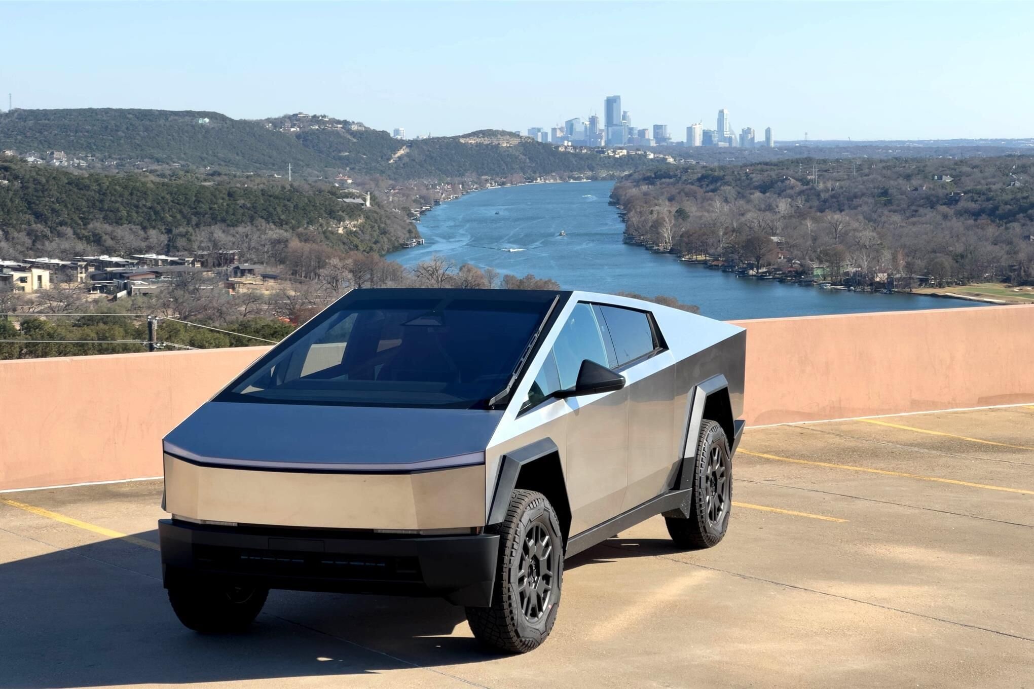 Wie schlägt sich der Cybertruck von Tesla im Fahrtest?