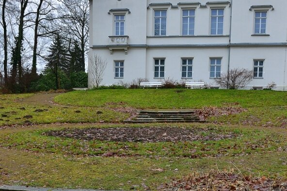 Wie sich der Stadtpark in Hainichen 2022 zeigen wird - Im Stadtpark in Hainichen sollen unterhalb des Gellert-Museums in diesem Jahr Rondell, Wege und Stufen erneuert werden. 
