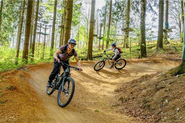 Wie Tourismusministerin Barbara Klepsch Sachsen zum Mountainbiker-Paradies machen will - Der Bikepark in Schöneck. In den nächsten Jahren sollen in Sachsen viele gut ausgebaute Strecken für Mountainbiker entstehen. 
