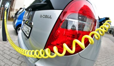 Wie viel Strom bräuchten alle in Deutschland genutzten Pkw? - Ob Benzin, Diesel oder Batteriestrom: Energie muss sein, damit das Auto sich bewegt. 