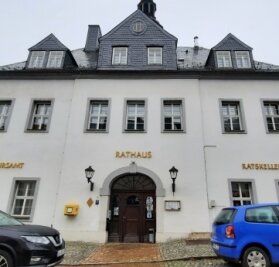 Wie weiter mit dem nie fertig sanierten Schlettauer Rathaus? - Das Rathaus in Schlettau beschäftigt die Stadträte. 