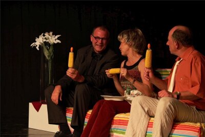 Wie wird man elegant die Geliebte wieder los? - Andreas Unglaub, Anna Silke Röder und Ronald Kuste (von links) bei der Premiere von "Trennung frei Haus". 