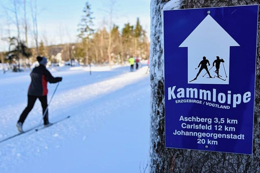 Wieder ausreichend Schnee: Kammloipe kann frisch gespurt werden - Die 36 Kilometer lange Kammloipe führt unter anderem an Carlsfeld und Johanngeorgenstadt vorbei. Der Abschnitt dort soll heute frisch gespurt werden.