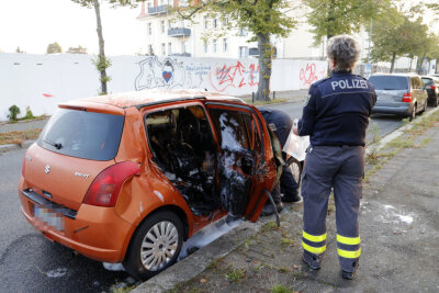 Wieder Autobrand in Chemnitz - Suzuki in Flammen - 