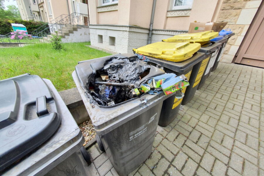 Wieder brennen Mülltonnen in Chemnitz - 