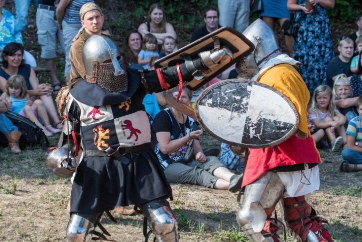 Wieder Burgfest in Rochlitz - Kämpfe zwischen Rittern, wie hier 2018, werden auch diesmal auf dem Rochlitzer Schloss zu sehen sein. 