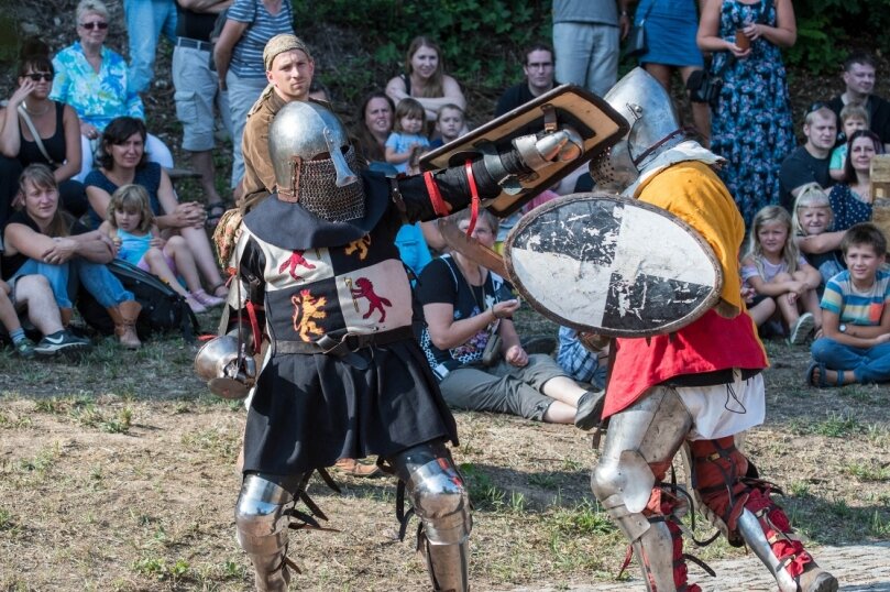 Wieder Burgfest in Rochlitz - Kämpfe zwischen Rittern, wie hier 2018, werden auch diesmal auf dem Rochlitzer Schloss zu sehen sein. 