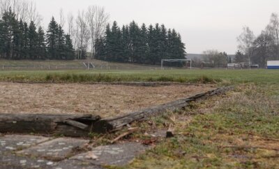 Wieder keine Fördermittel fürs Sandbergstadion - Das Stadion am Sandberg braucht inzwischen mehr als eine Frischekur. Doch für die Sanierung fehlen die Fördermittel. 