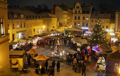 Wieder keine Weihnachtsmärkte? Diese Kommunen sagen Märkte ab - Der Weihnachtsmarkt in Meerane. Foto: Andreas Kretschel/Archiv