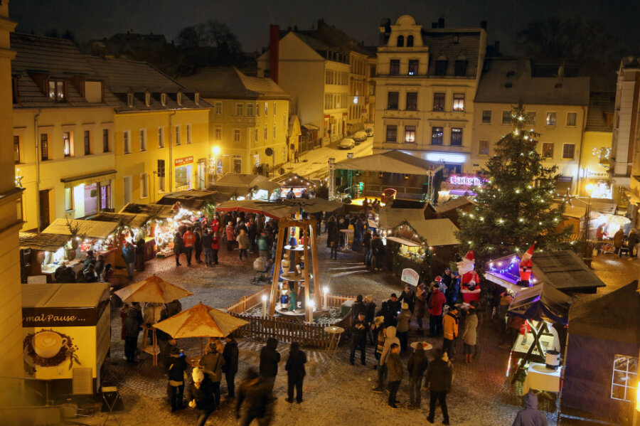 Wieder keine Weihnachtsmärkte? Diese Kommunen sagen Märkte ab - Der Weihnachtsmarkt in Meerane. Foto: Andreas Kretschel/Archiv