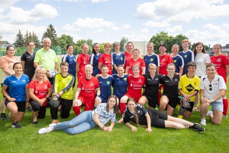 Der Spaß stand im Vordergrund beim Spiel der Vogtlandauswahl gegen ein Team aus ehemaligen Jößnitzer Fußballfrauen.