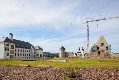 Wieso Plauen der spannendste Hochschul-Kandidat Sachsens ist - Auf dem Schlossberg in Plauen gab es noch vor wenigen Jahren die Gefängnisruine, Reste des Schlosses und einen verwahrlosten Wald. Heute befindet sich dort der attraktive Standort der Berufsakademie Sachsen, die zur Dualen Hochschule aufgewertet wird - Erweiterungsflächen inklusive. 